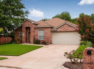 18 Mary Lou Ct, Mansfield, TX 76063