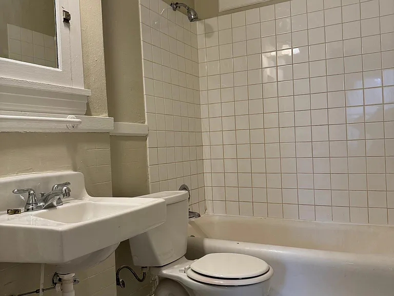 658 Grand Ave #E — Photo 11