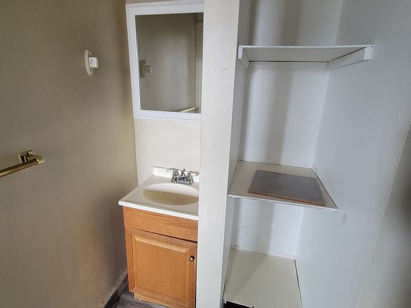 5th image of 87 N Main St APT 6