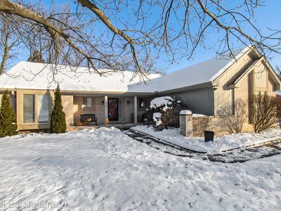 6886 High Oaks Dr, Troy, MI, 48098