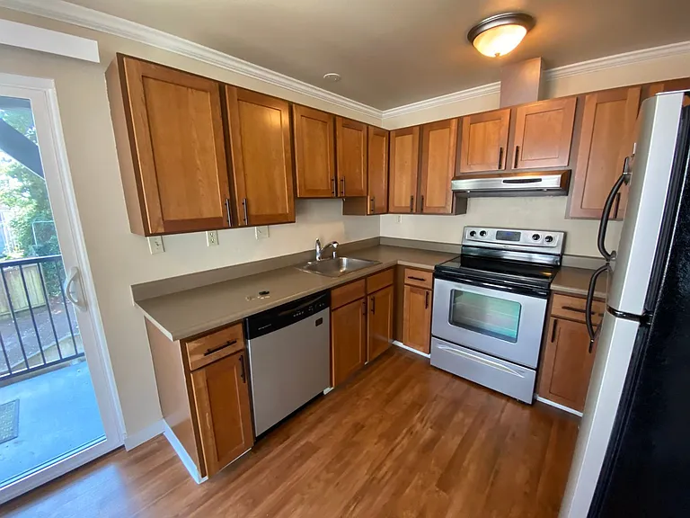North Green Lake Apartments — Photo 24