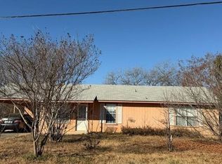 3204 Avenue H, Hondo, TX 78861