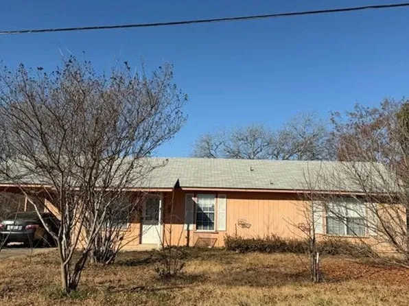 3204 Avenue H, Hondo, TX 78861