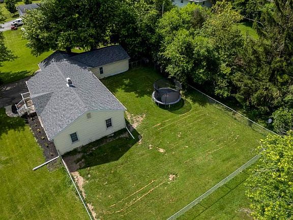 3rd image of 50 Central Dr