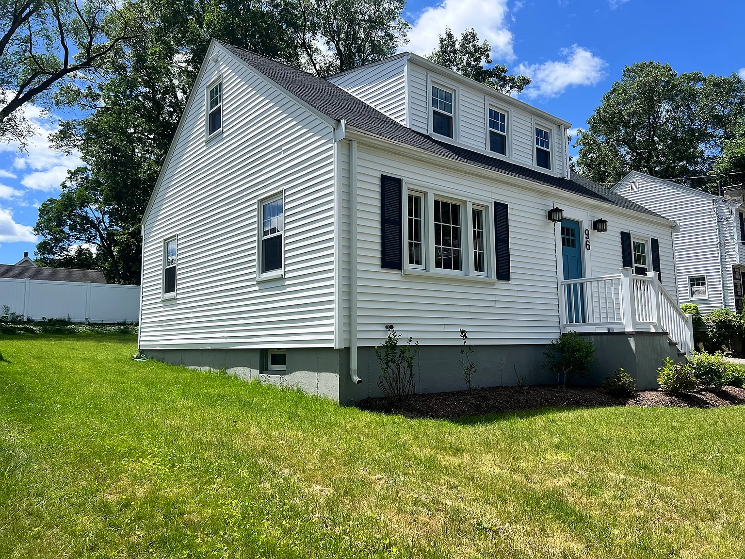 4 bed, 2582 sqft, $4,900 — Photo 3