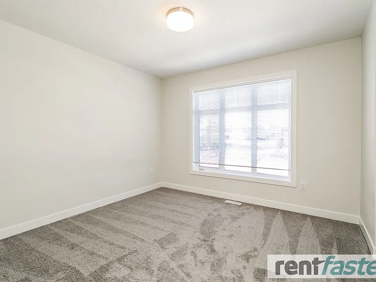 600 Bellerose Dr — Photo 14