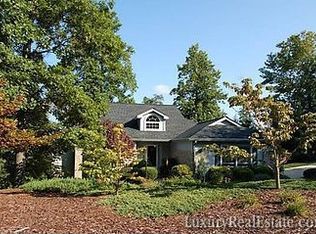 299 Governors Dr, Hendersonville, NC 28791