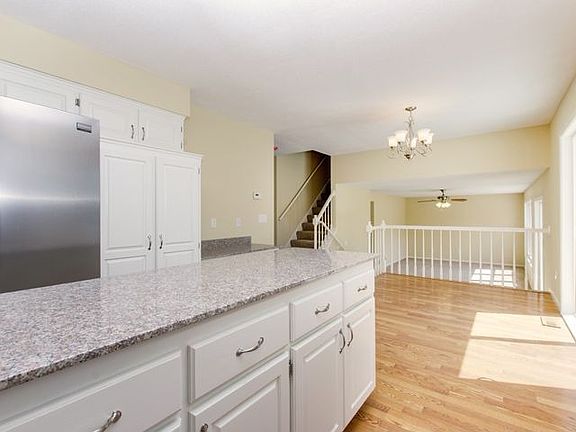 3rd image of 2236 Parkview Ln