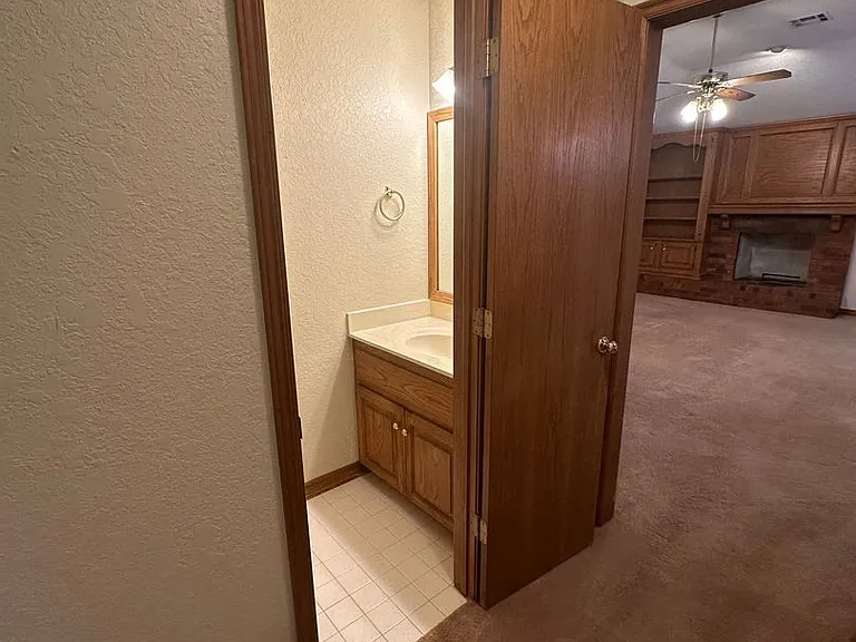 5524 Woodmont Dr — Photo 12