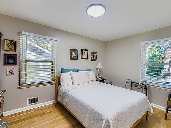5th image of 1084 Longshore Dr