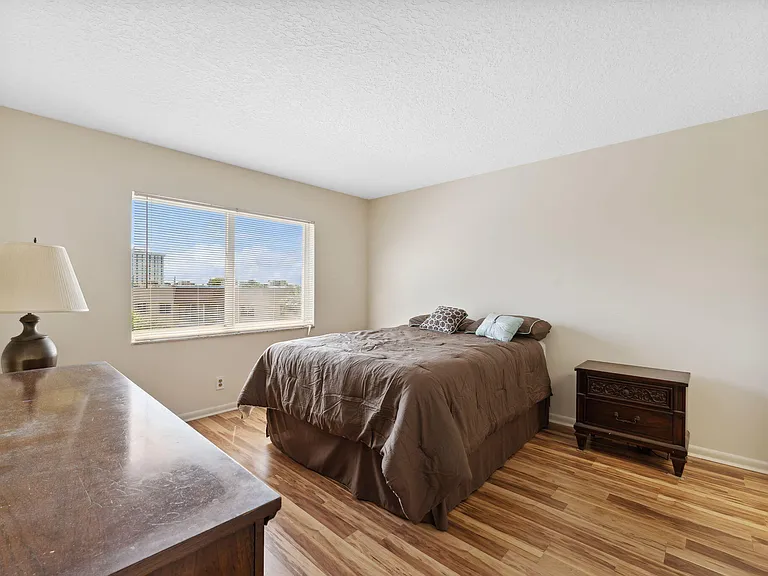 1638 Embassy Dr #410 — Photo 6