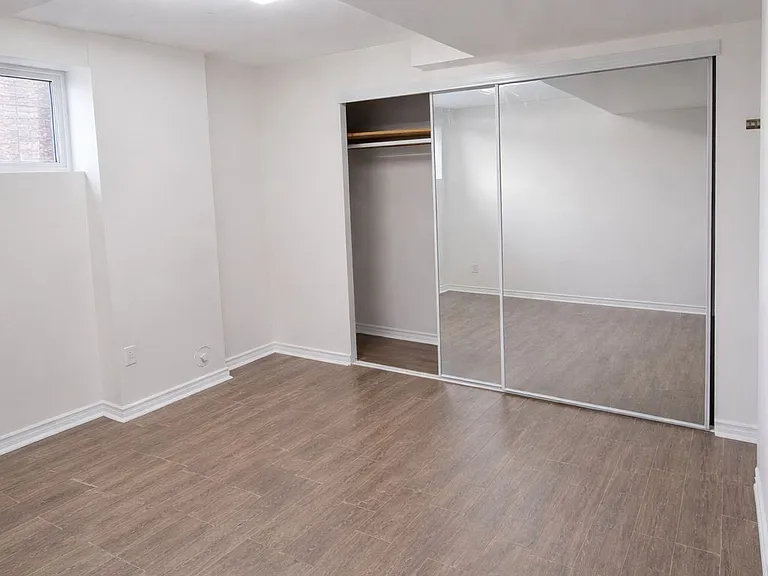 109 Romance Dr #BASEMENT — Photo 8