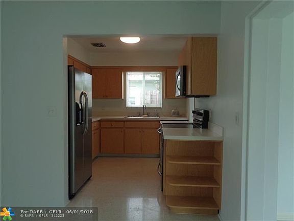 4th image of 4520 NE 5th Ave