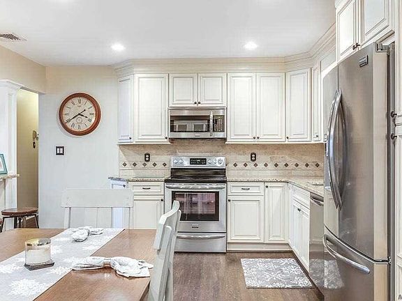 4th image of 51 Hillside Ave