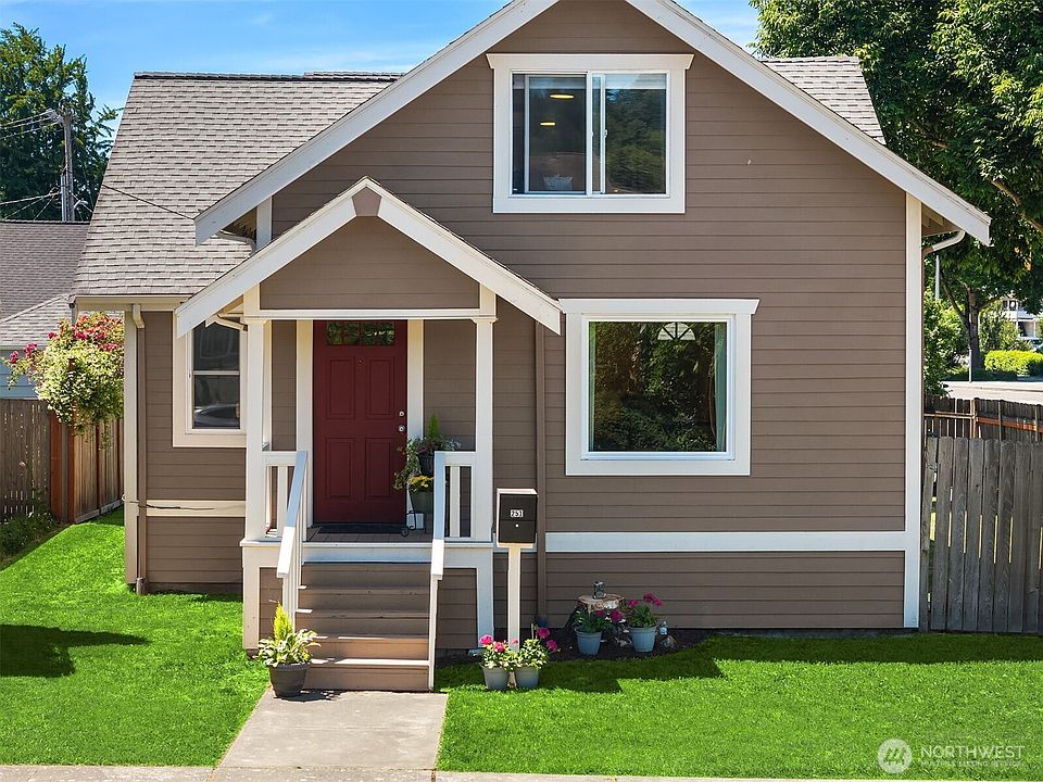 1st image of 251 Meadow Avenue N