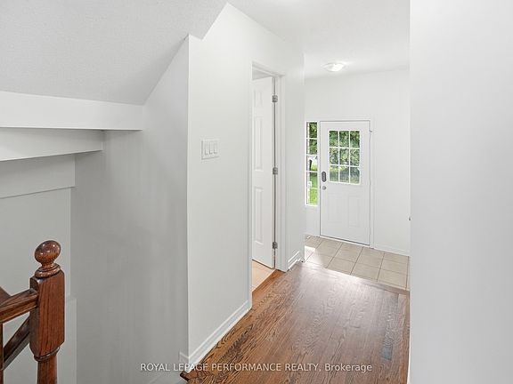 4th image of 277 Rolling Meadow Cres