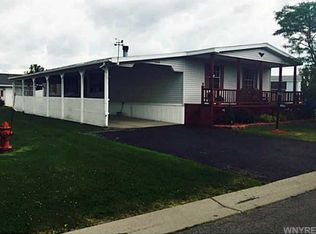 1259 Ridgewood Dr, Lockport, NY 14094