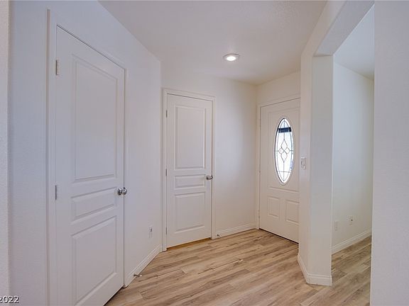 4th image of 69 Wood Cliff Ave
