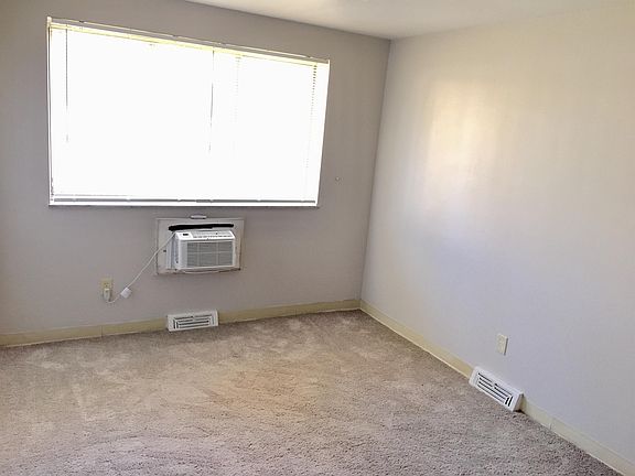 4th image of 17745 Lake Shore Blvd #8