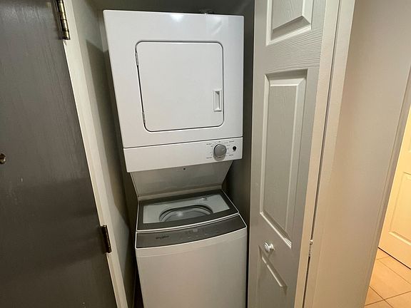 4th image of 736 Bay St #1003