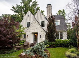 26008 Pembroke Rd, Huntington Woods, MI 48070