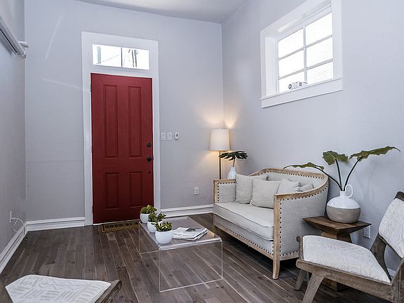 4th image of 2549 Columbus St