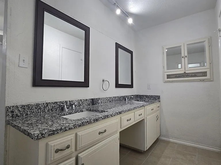 902 Rockwall Dr — Photo 7