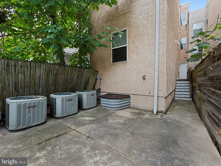 1813 N 18th St #1 — Photo 25
