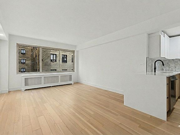 3rd image of 225 E 46th St APT 5A