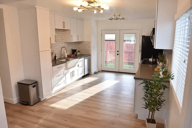 3 bed, $7,500 — Photo 2