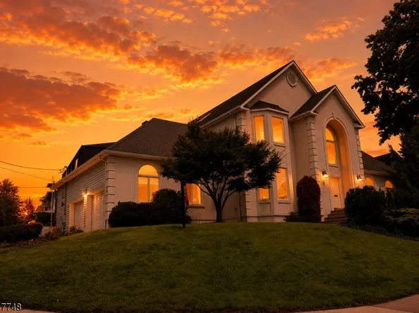 907 Colonia Rd, Elizabeth City, NJ 07208