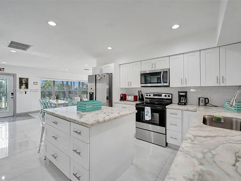 218 SE 4th St — Photo 12
