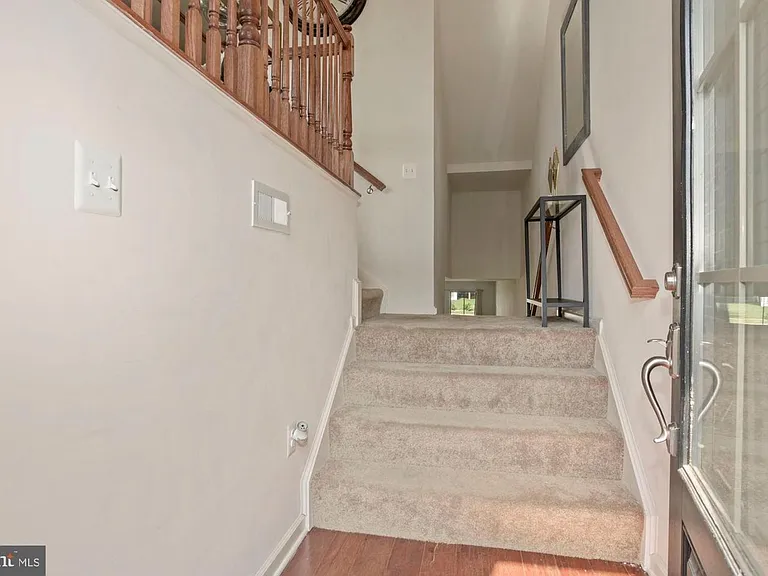 944 Basswood Dr — Photo 15