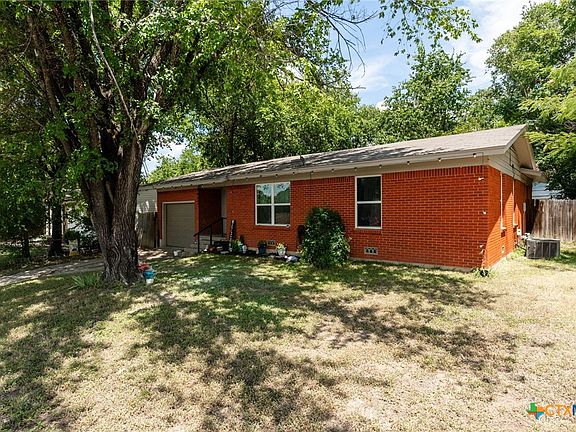 3rd image of 111 Cottonwood Dr