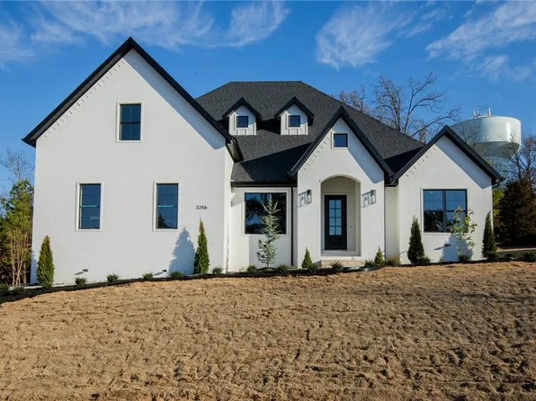 3256 N Del Monico Dr, Fayetteville, AR 72703