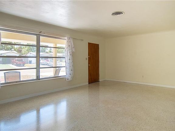5th image of 2049 64th Ave S