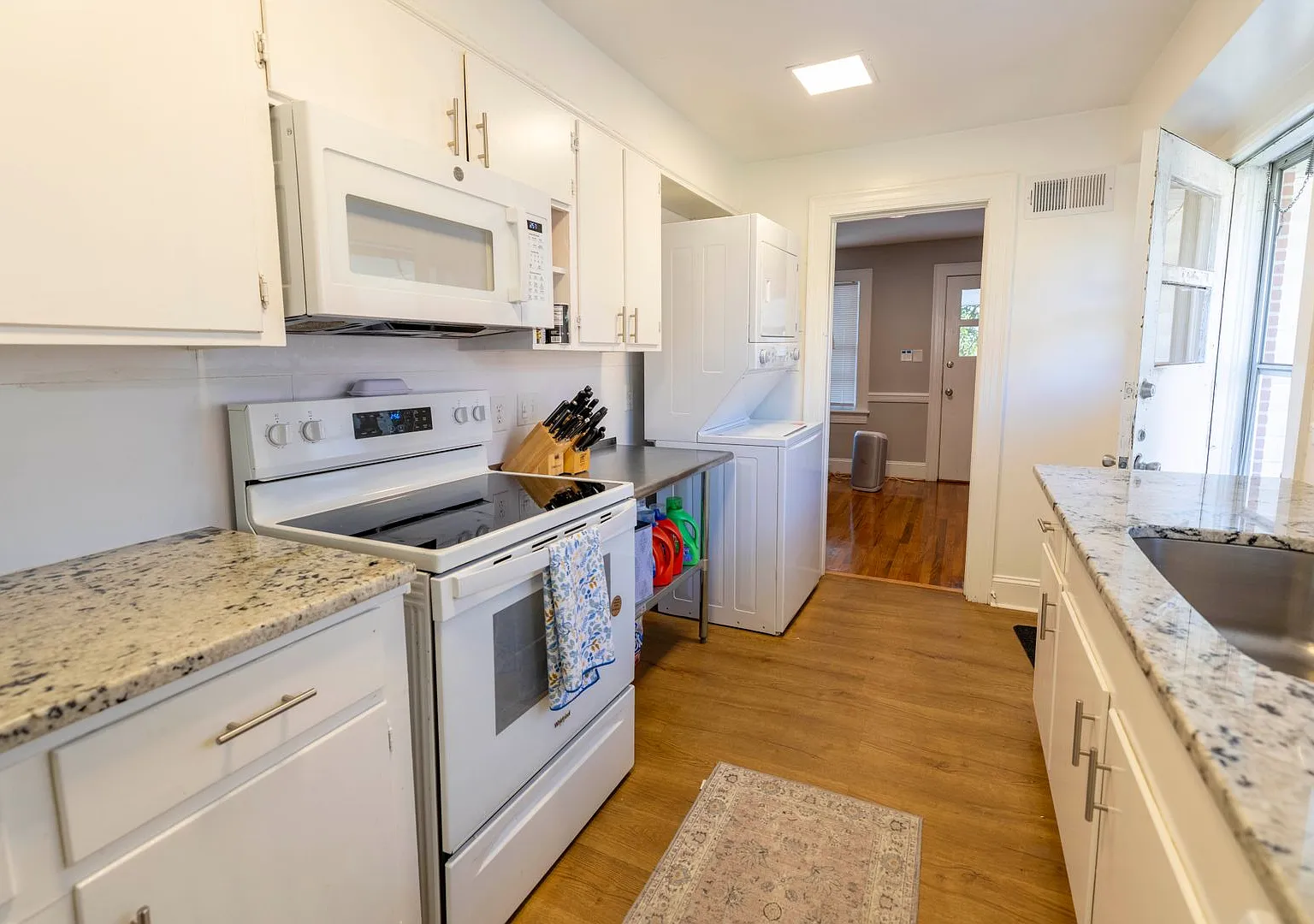 Grid House for rent on Lewis Street — Photo 1