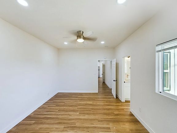 4th image of 4458 32nd St #B