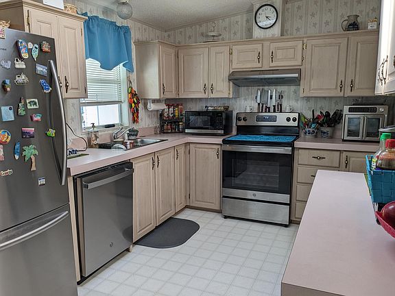 3rd image of 14330 Amapola Circle