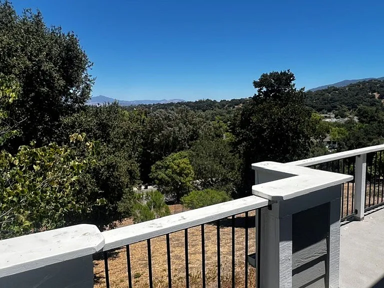 736 Hillside Dr — Photo 35