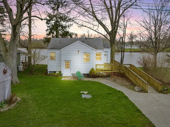 27268 Lakeside Dr, Beloit, OH 44609