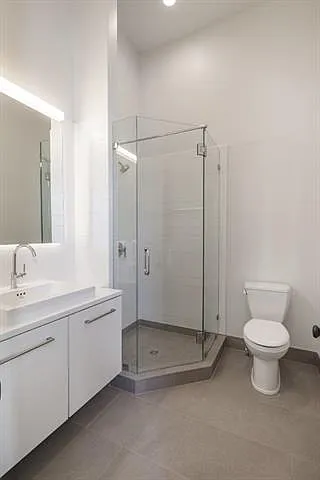 1 bed, 1.5 bath, 864 sqft, $2,400 — Photo 2