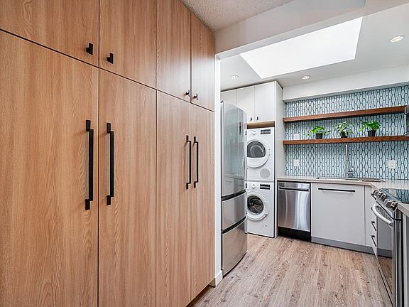 3rd image of 555 North Rd #204