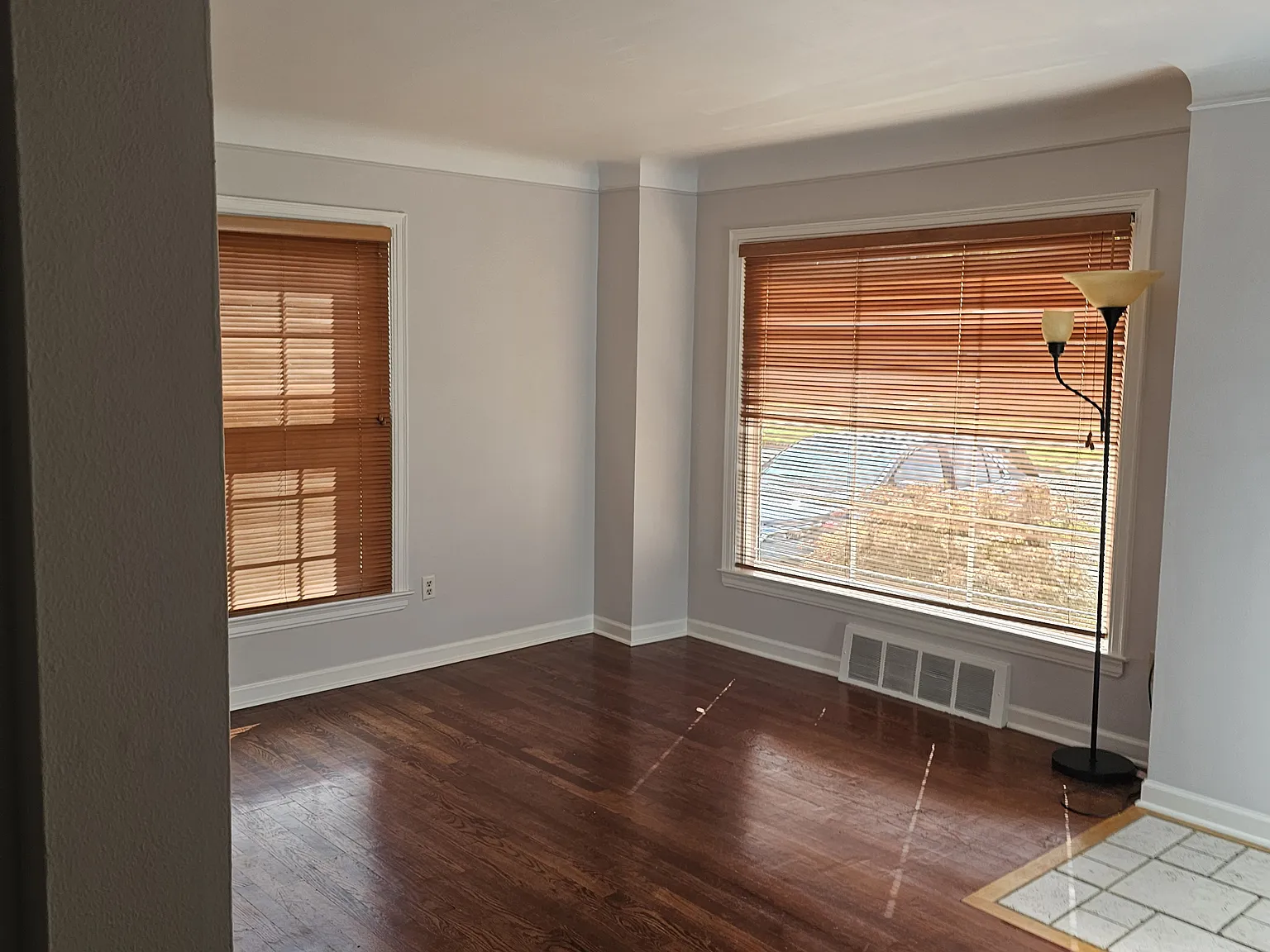 28554 Everett St — Photo 2
