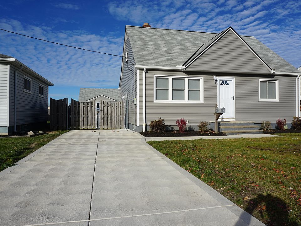 1st image of 15710 Harrison Dr