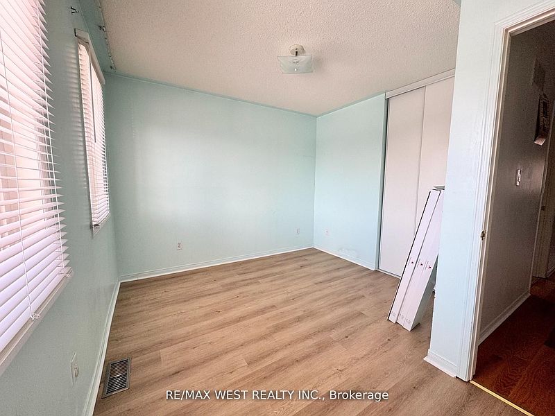 Brampton House for rent - 4 Bedrooms — photo 25