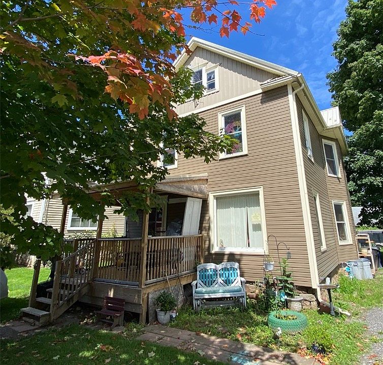 1st image of 210 W Oak Orchard St