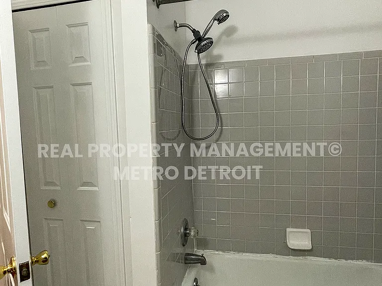 5560 Seabreeze Ln — Photo 14