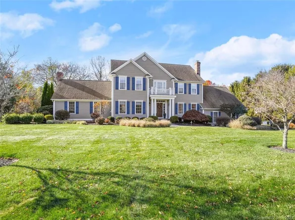 17 Roseview Court, Trumbull, CT 06611