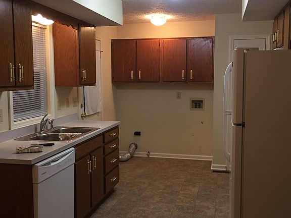 5th image of 366 Meadow Dr